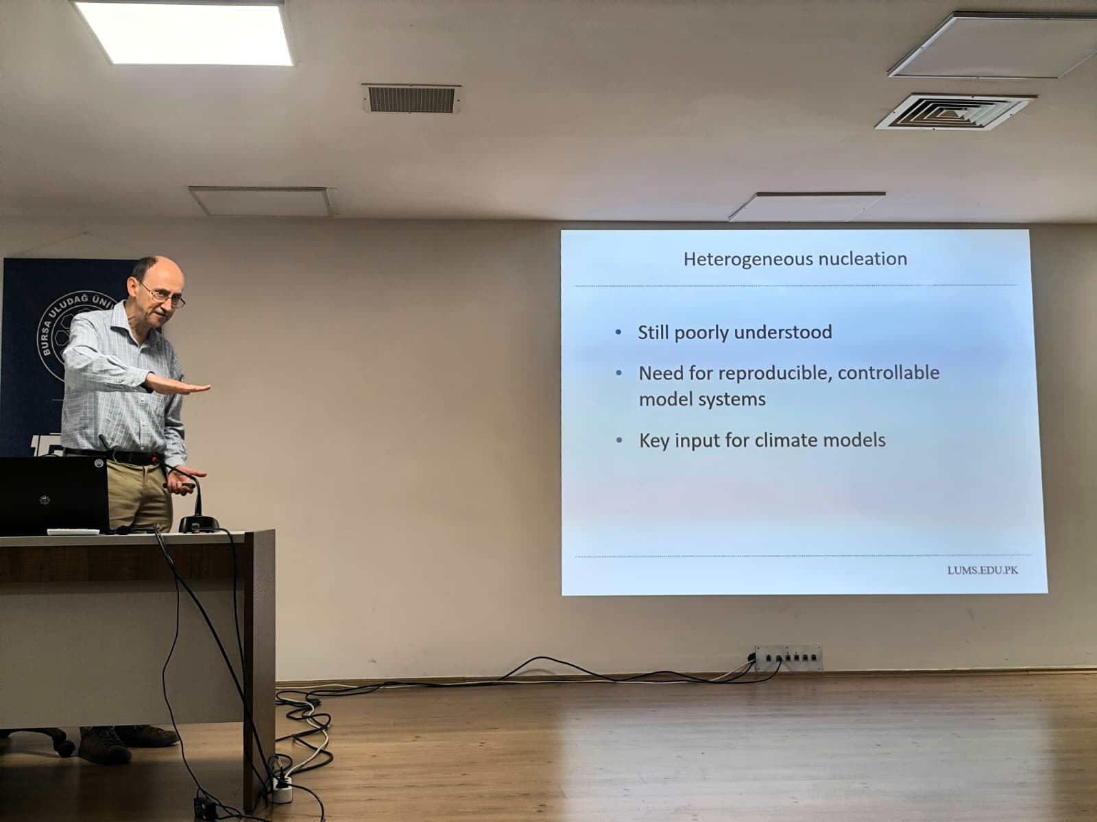 Prof. Walther Schwarzacher Yüzey Fiziği ve Biyofizik Üzerine Seminer Verdi.